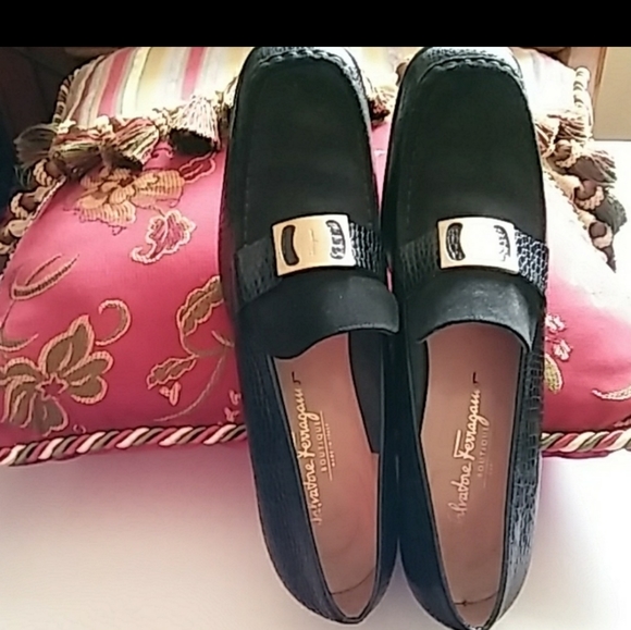Salvatore Ferragamo Shoes - Salvatore Ferragamo Black Heeled Loafer 🎉12M🎉